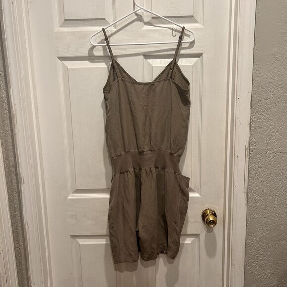 Gold Hawk Wome's Khaki Silk Linen Romper Y2K Beachy‎ Boho Festival Quiet Luxury - Picture 5 of 7